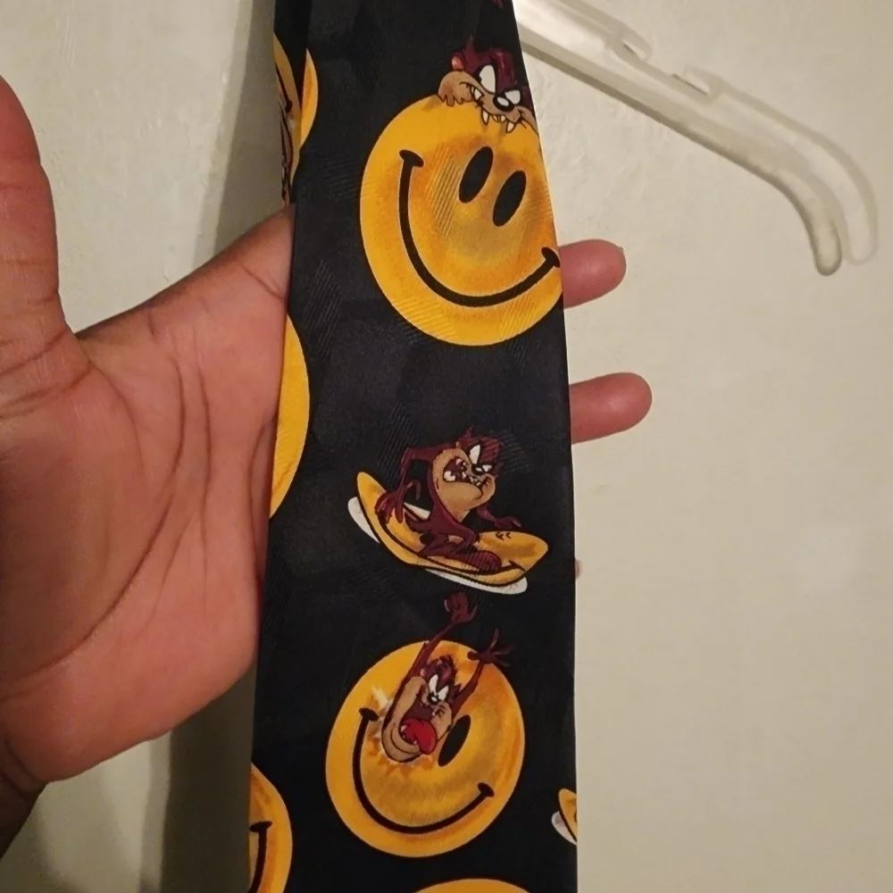 Vintage 1996 Taz Tasmanian Devil Smiley Face Looney Tunes Tie (loose thread tag)